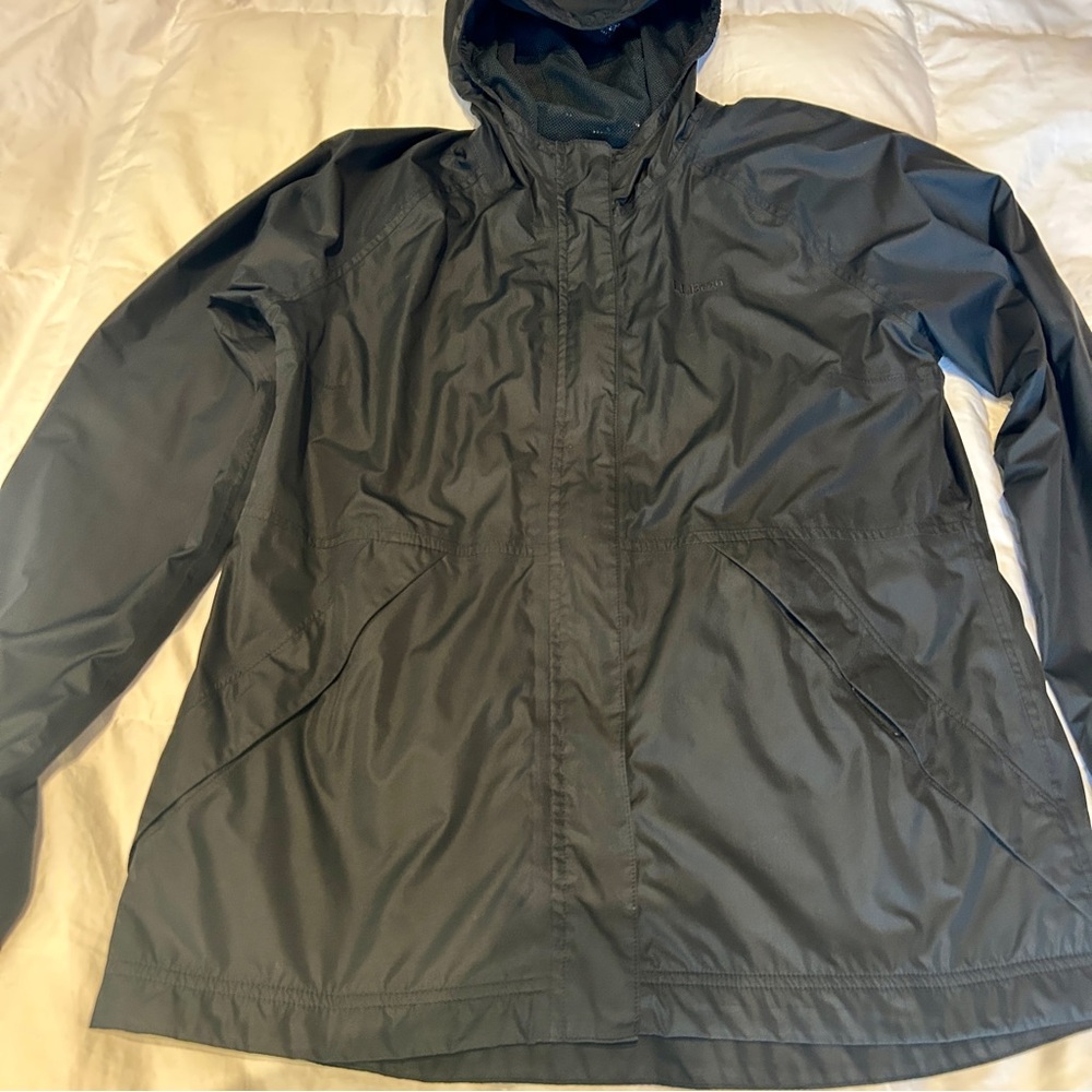 L.L.Bean women's hooded rain jacket, waterproof windbreaker black Sz Small